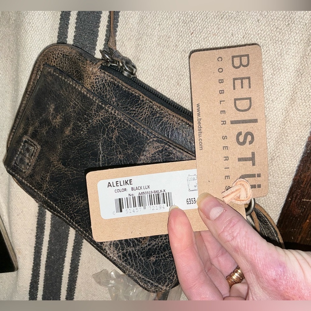 NWT Bed Stu Leather Alelike Crossbody Wristlet Phone Wallet Black Lux MSRP $185 - Picture 3 of 16